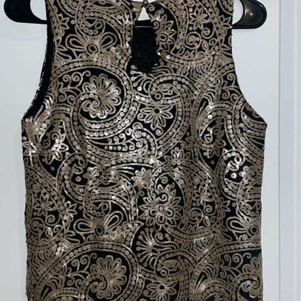 NWT One Clothing Los Angeles gold/sequined top XS.